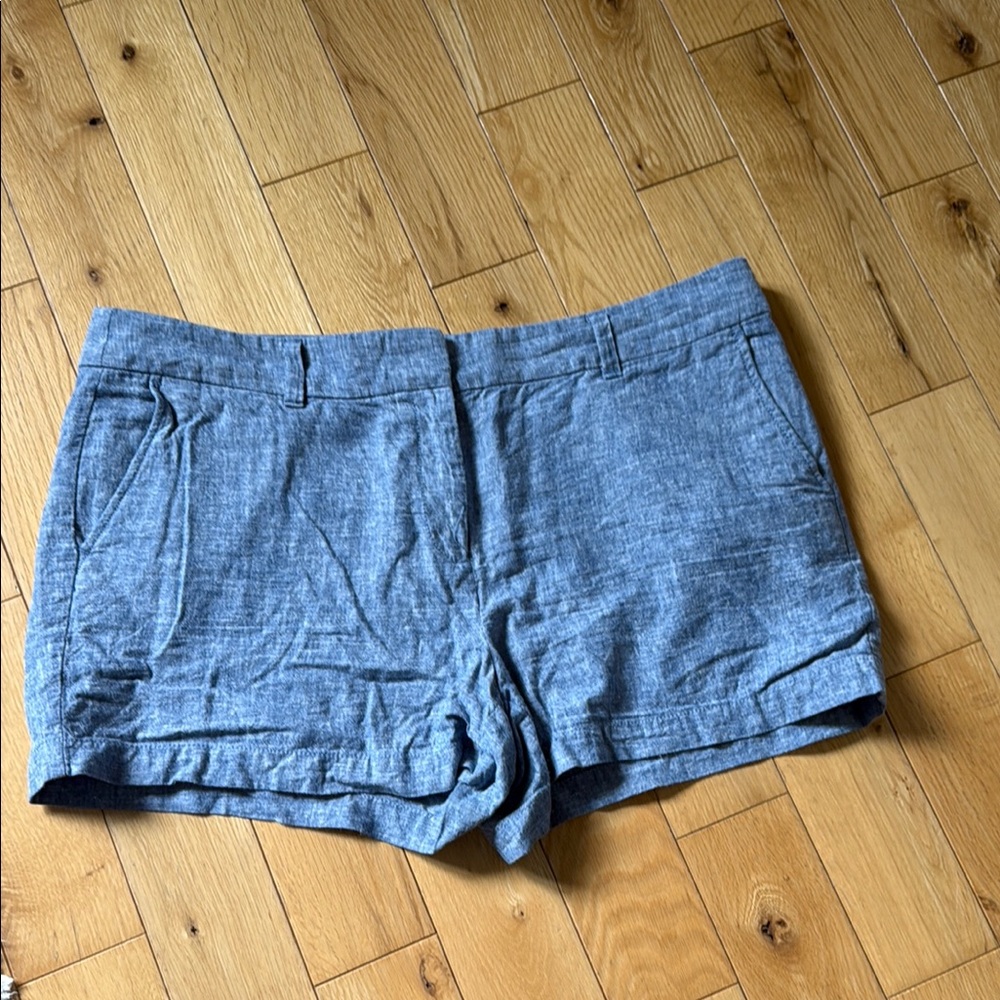 Women's LOFT Blue Chambray 4 in shorts, size 12